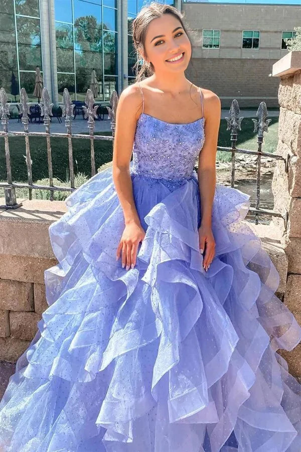 Vestido de fiesta de tul abullonado con tirantes finos y corte en A